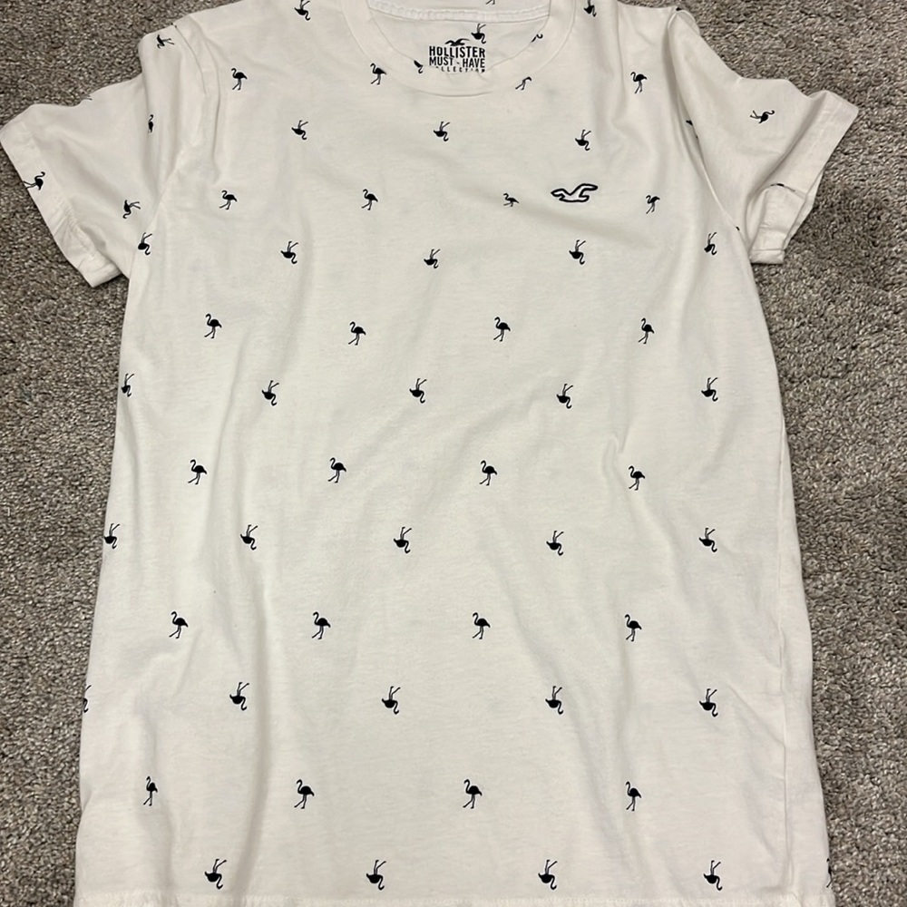 Bundle of 4 Hollister t shirts - Picture 3 of 9